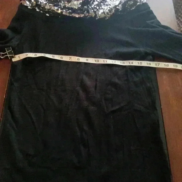 7Th Avenue New York & Company Design Studio Sequined shoulder Top Size M - Picture 7 of 15